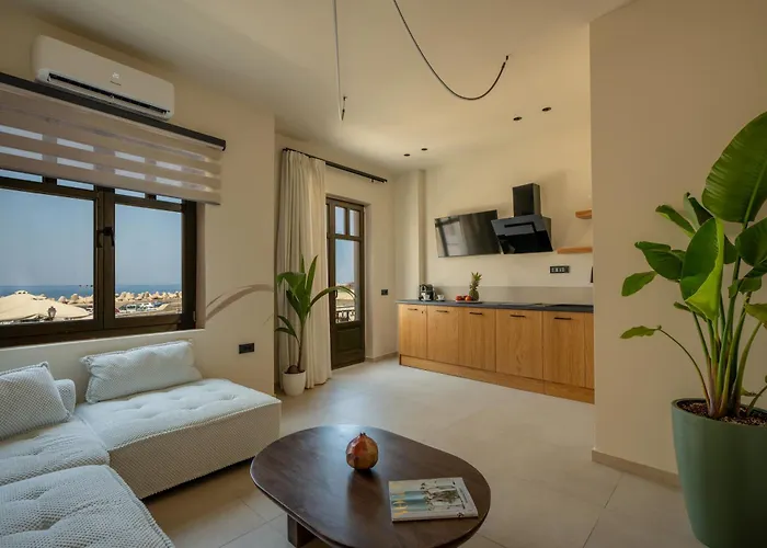 Апартаменты Rettimo Suites, Experience Luxury In The Heart Of